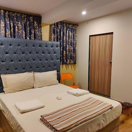 Hotel Garden View Inn - Near Nesco 뭄바이 외부 사진