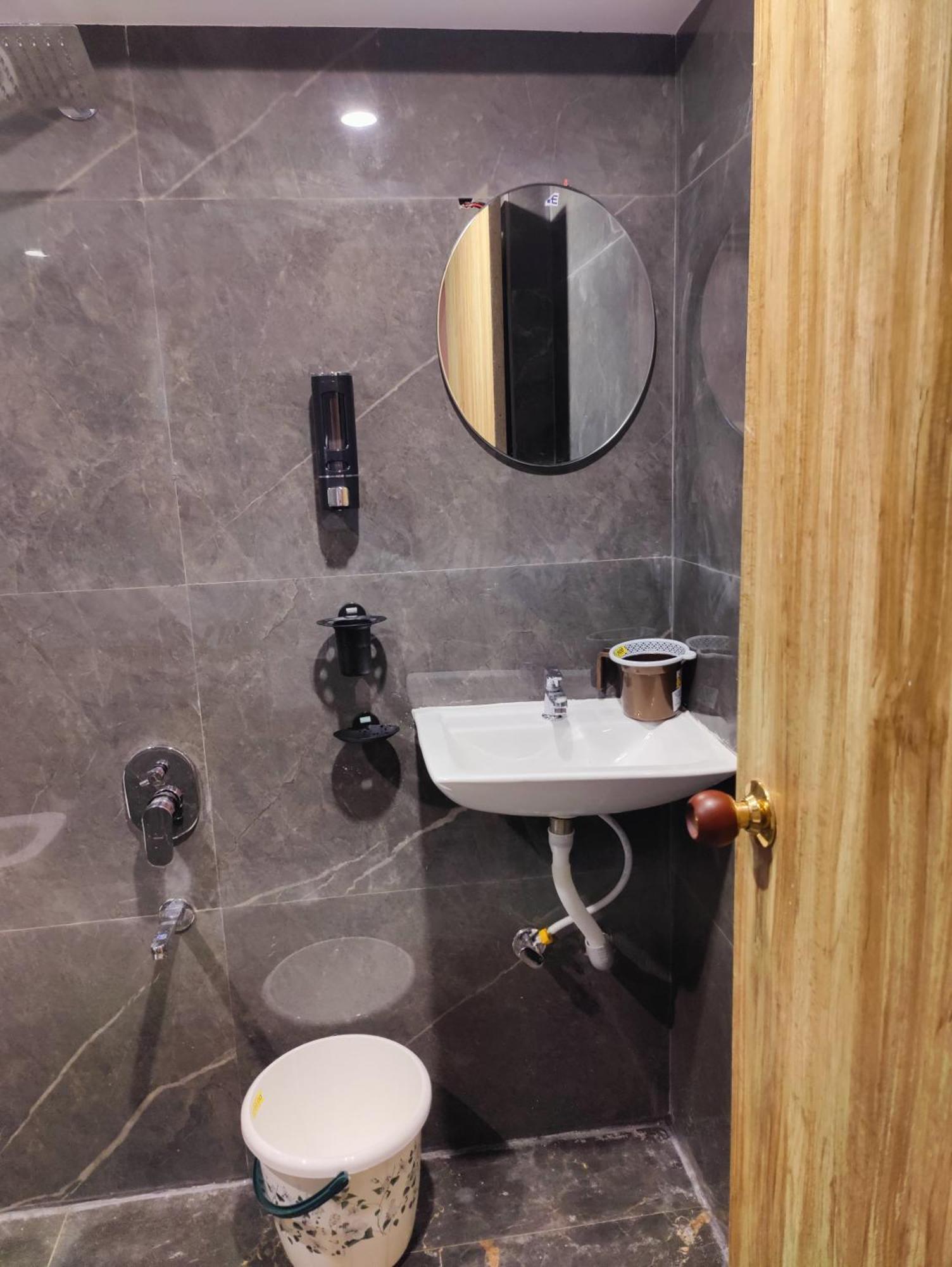 Hotel Garden View Inn - Near Nesco 뭄바이 외부 사진