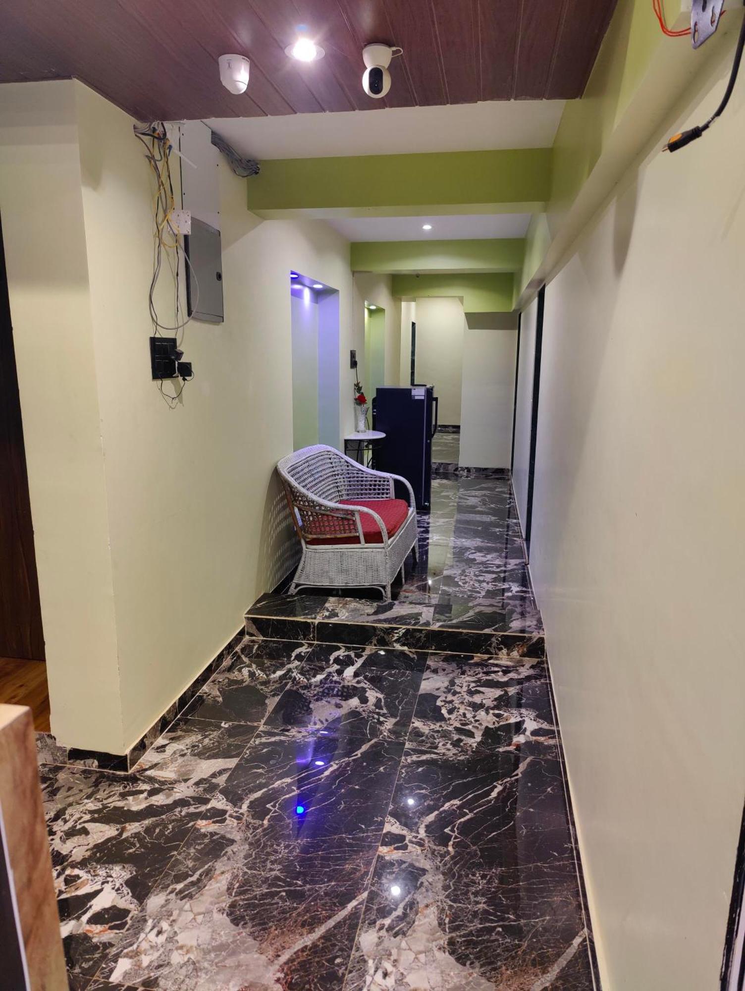 Hotel Garden View Inn - Near Nesco 뭄바이 외부 사진