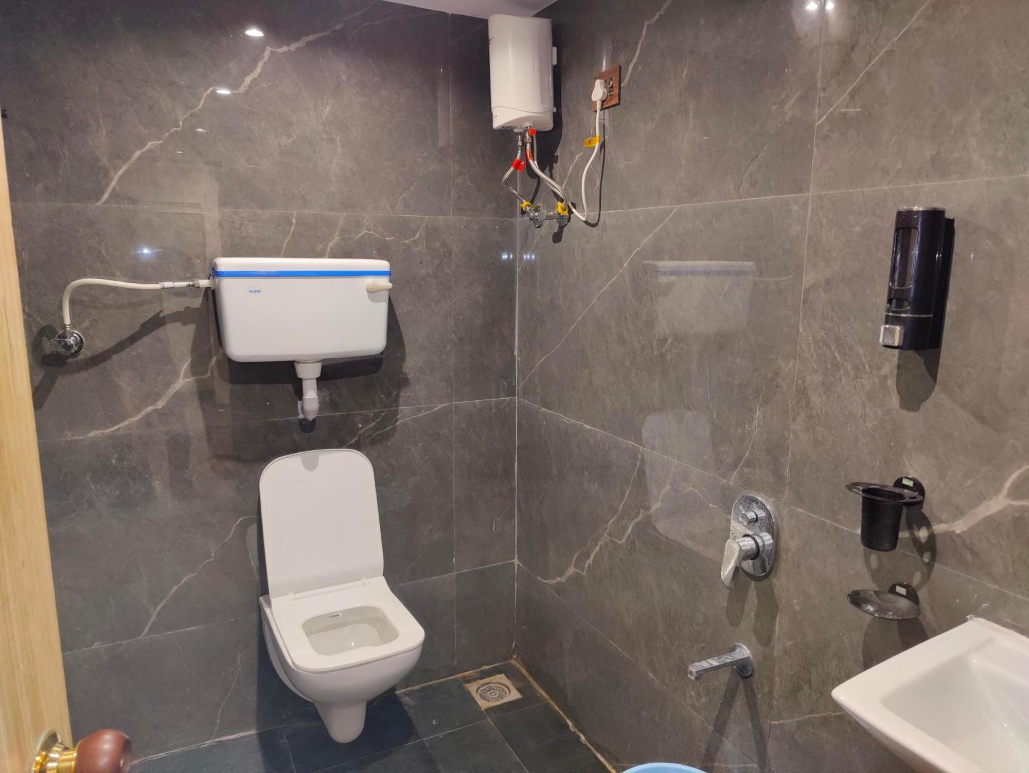 Hotel Garden View Inn - Near Nesco 뭄바이 외부 사진