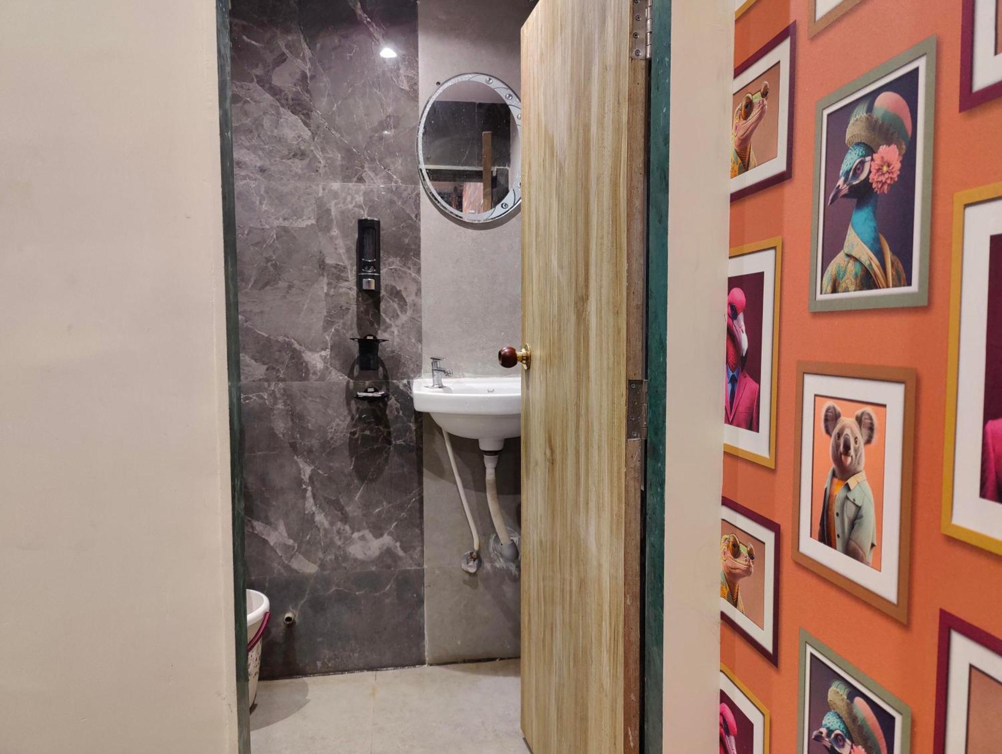 Hotel Garden View Inn - Near Nesco 뭄바이 외부 사진
